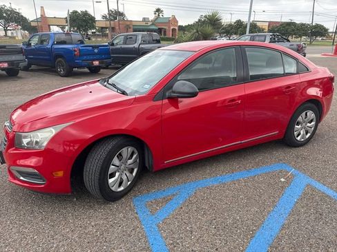 Used 2016 Chevrolet Cruze LS FWD image 2