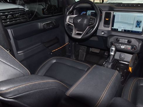 Certified 2024 Ford Bronco Badlands w/ Sasquatch Package AWD/4WD image 15