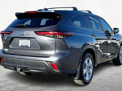 Used 2024 Toyota Highlander LE image 2