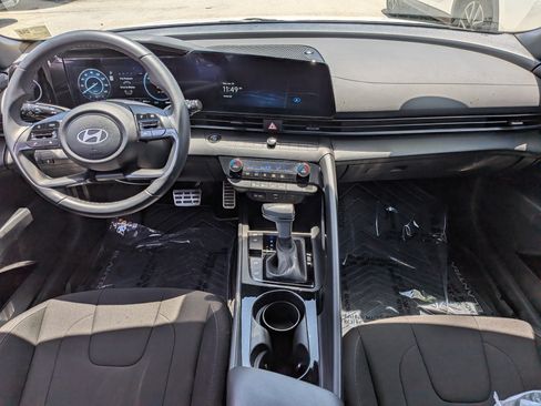 Used 2025 Hyundai Elantra SEL FWD image 16