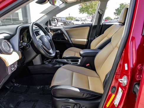 Used 2018 Toyota RAV4 Limited image 4