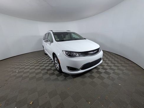 Used 2019 Chrysler Pacifica Limited image 33