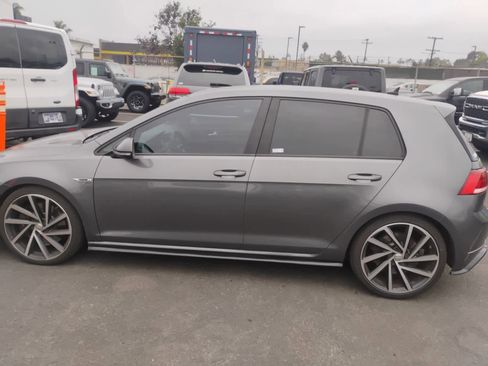 Used 2018 Volkswagen Golf R 4-Door image 2