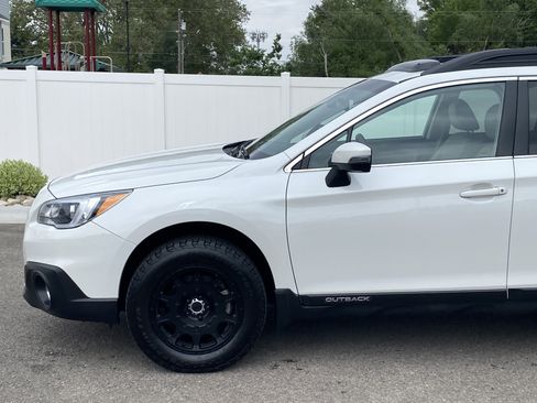 Used 2017 Subaru Outback 3.6R Limited AWD/4WD image 2