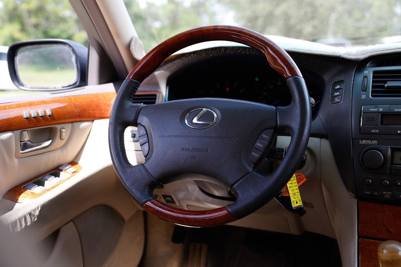 Used 2005 Lexus LS 430 w/ Premium Pkg RWD image 26