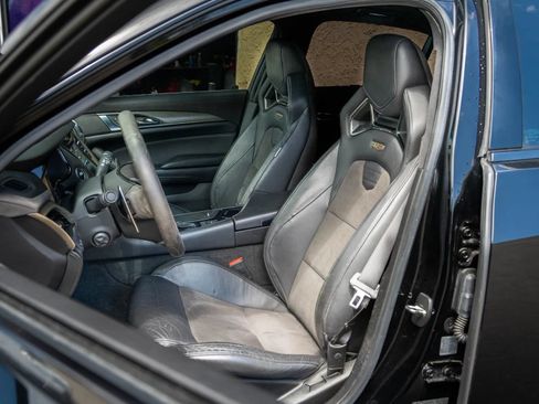 Used 2018 Cadillac CTS V w/ Luxury Package RWD image 3