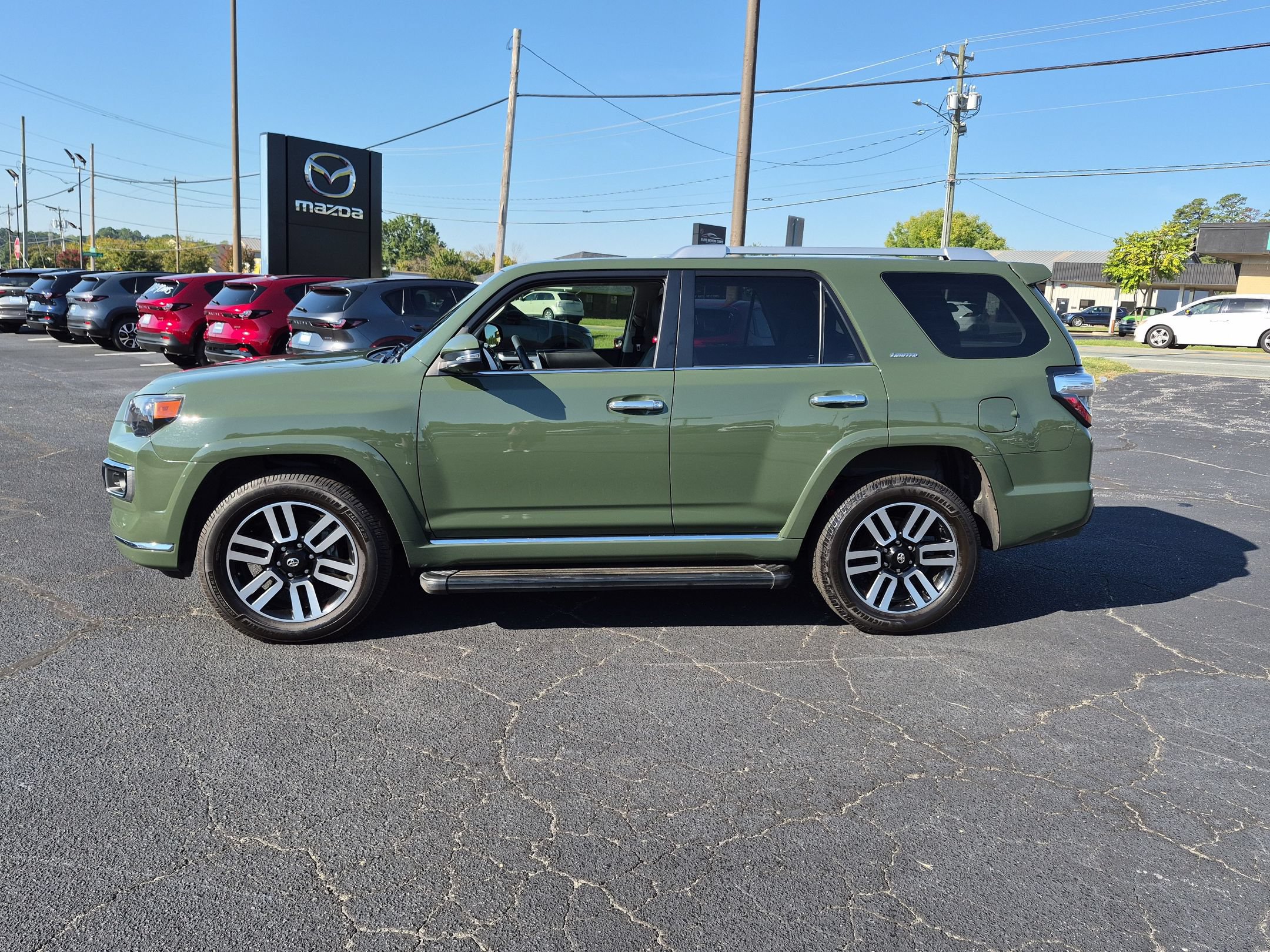 Used 2022 Toyota 4Runner Limited AWD/4WD image 2