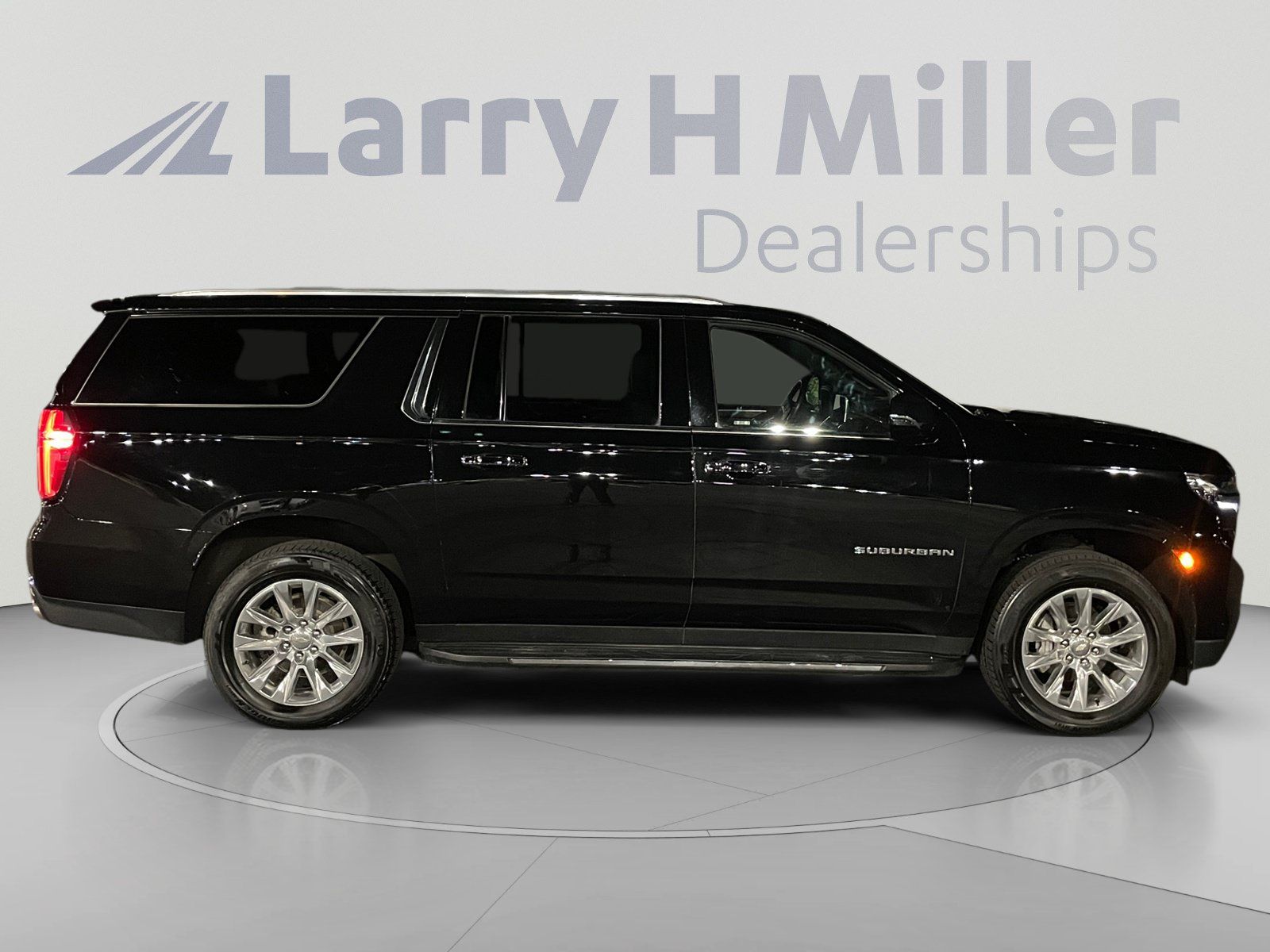 Used 2023 Chevrolet Suburban Premier AWD/4WD image 6