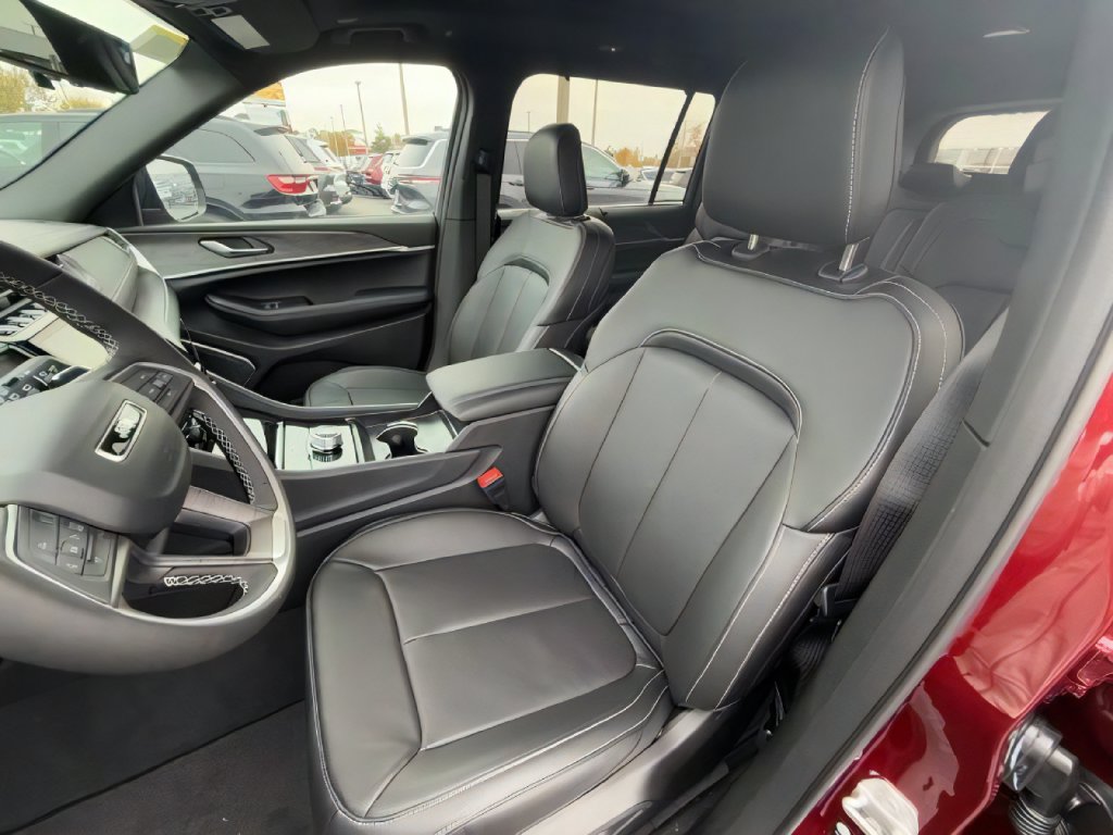 Used 2025 Jeep Grand Cherokee L Limited w/ Luxury Tech Group II RWD image 11