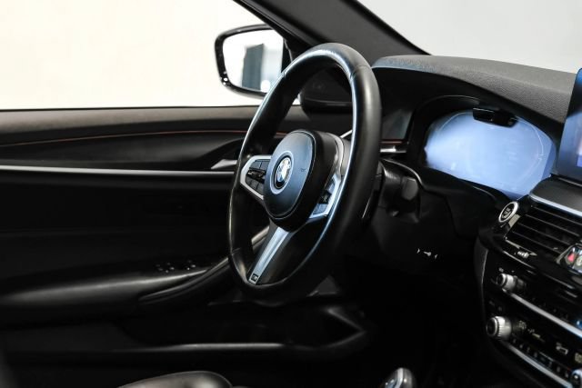 Used 2021 BMW 540i w/ M Sport Package RWD image 17