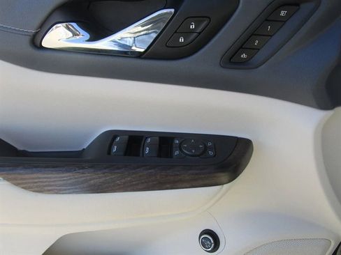 Used 2020 GMC Acadia Denali w/ Technology Package image 13