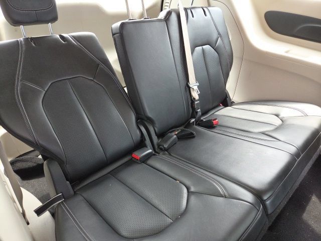 Used 2023 Chrysler Pacifica Touring-L FWD image 20