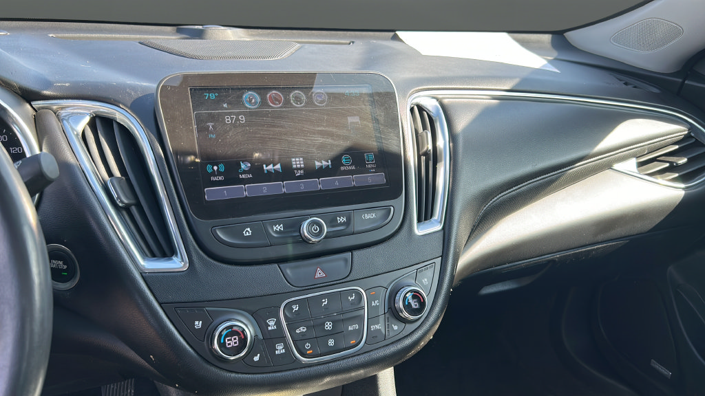 Used 2018 Chevrolet Malibu Premier w/ Premier Sun and Wheel Package FWD image 13