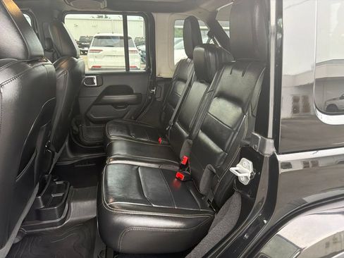 Used 2022 Jeep Wrangler Unlimited Sahara w/ LED Lighting Group AWD/4WD image 8