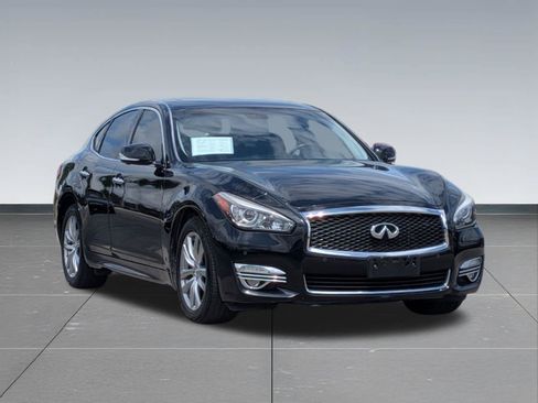 Used 2018 INFINITI Q70 Luxe RWD image 7