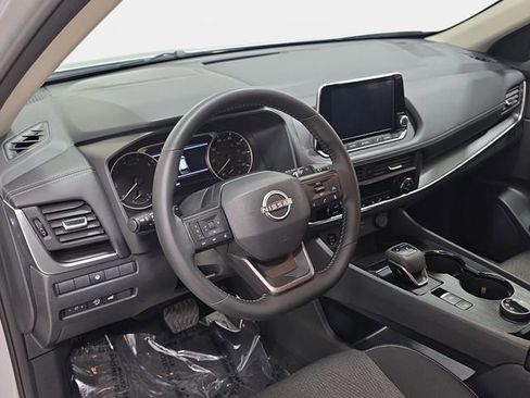 Used 2025 Nissan Rogue SV AWD/4WD image 16