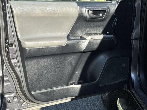 Used 2017 Toyota Tacoma SR5 w/ Tow Package RWD image 11