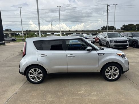 Used 2016 Kia Soul + w/ Primo Package FWD image 14