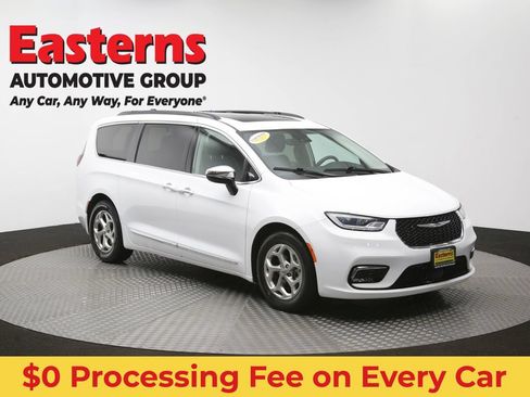 Used 2023 Chrysler Pacifica Limited FWD image 52