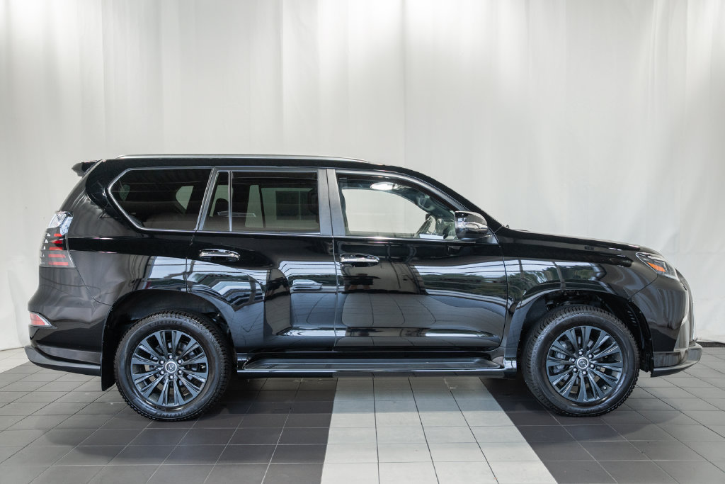 Used 2023 Lexus GX 460 Luxury w/ Sport Design Package AWD/4WD image 3