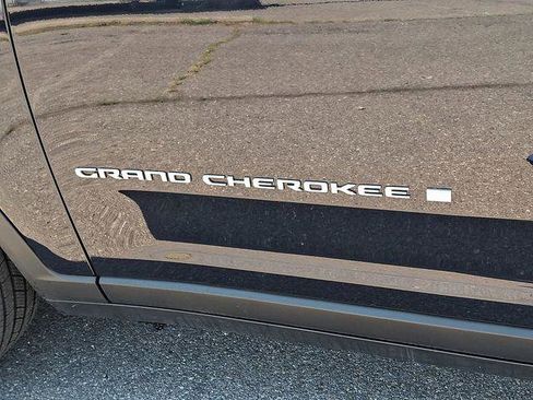 Certified 2024 Jeep Grand Cherokee L Limited AWD/4WD image 32