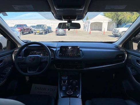 Used 2025 Nissan Rogue SV AWD/4WD image 18