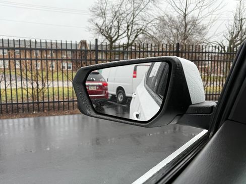 Used 2023 GMC Terrain SLT image 37