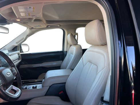 Used 2024 Ford Expedition Limited image 10