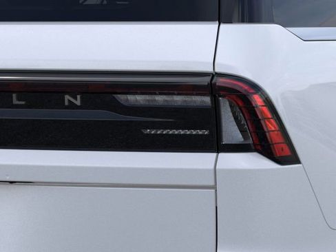 New 2026 Lincoln Navigator Reserve AWD/4WD image 23