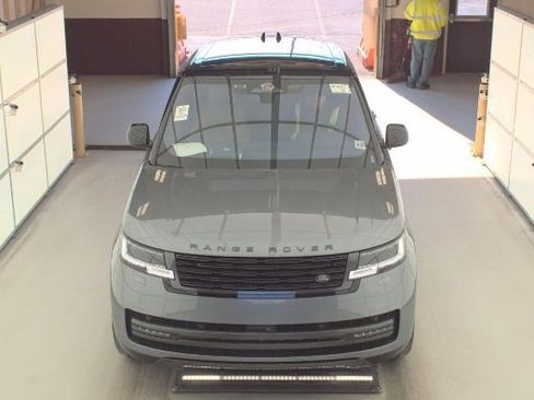 Used 2023 Land Rover Range Rover SE image 2