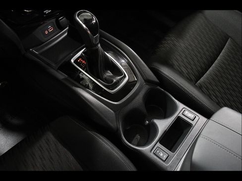 Used 2019 Nissan Rogue SV AWD/4WD image 14