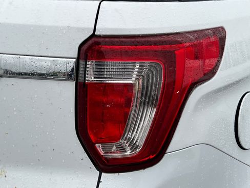 Used 2017 Ford Explorer XLT w/ Equipment Group 201A image 17