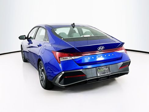 Used 2025 Hyundai Elantra SEL image 5