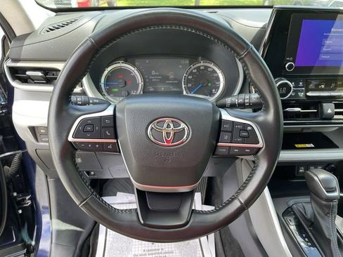 Used 2023 Toyota Highlander XLE AWD/4WD image 15