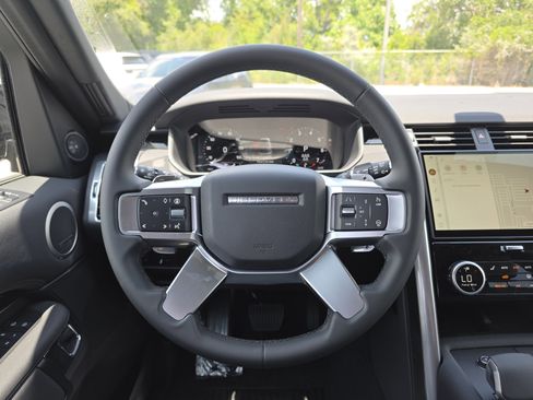 New 2025 Land Rover Discovery S image 15