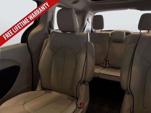 Used 2021 Chrysler Pacifica Limited w/ Premium & Safety Sphere Group FWD image 32
