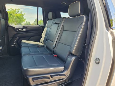 Used 2023 GMC Yukon XL SLT AWD/4WD image 4
