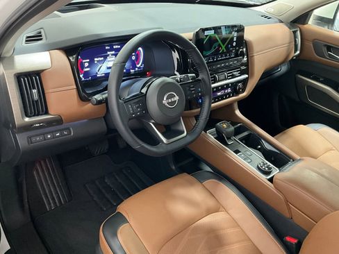 Used 2024 Nissan Pathfinder Platinum w/ Cargo Package image 12