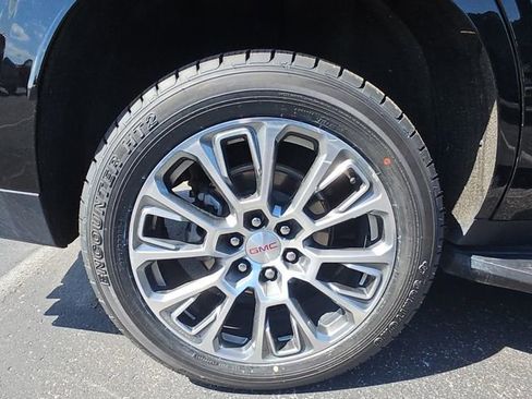 Used 2025 GMC Yukon Denali AWD/4WD image 19