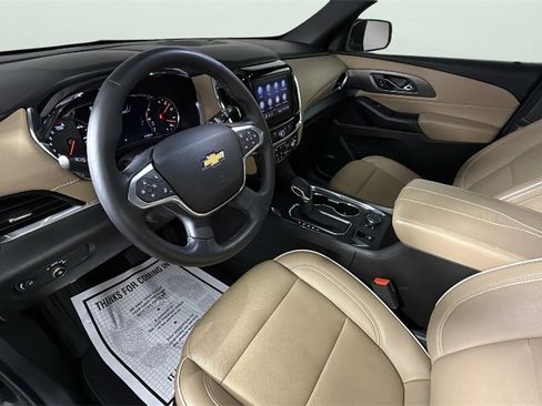 Used 2023 Chevrolet Traverse Premier image 18