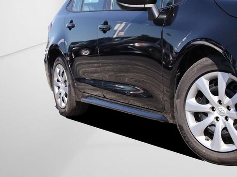 Certified 2025 Toyota Corolla LE FWD image 3