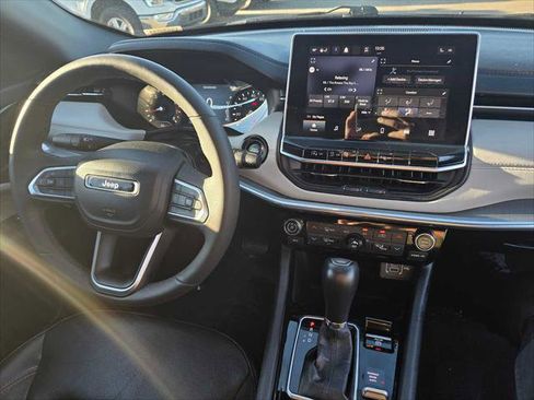 Used 2023 Jeep Compass Limited image 10