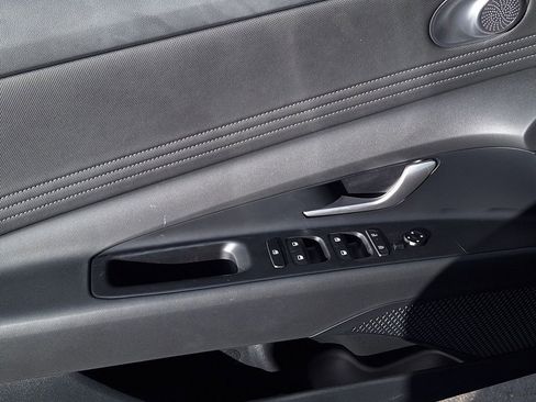 Used 2024 Hyundai Elantra SEL w/ Convenience Package image 9