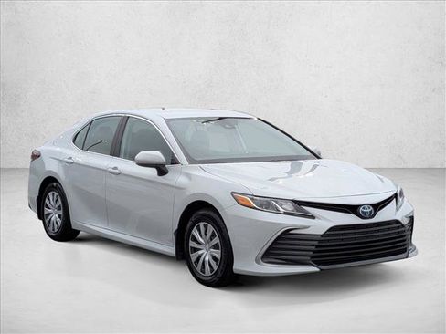 Used 2024 Toyota Camry LE image 3