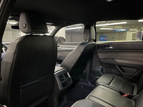 Used 2023 Volkswagen Atlas Cross Sport SE image 19