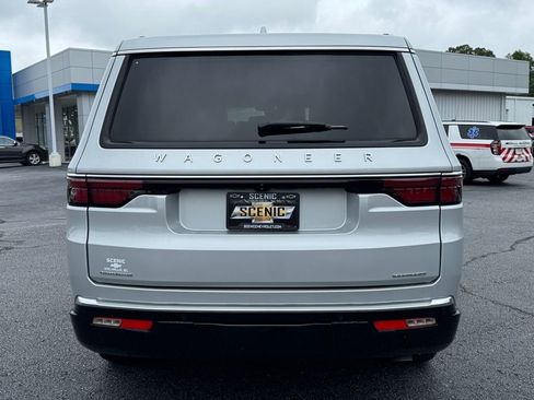 Used 2022 Jeep Wagoneer Series III w/ Rear Seat Video Group 1 image 4
