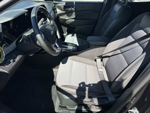 Certified 2024 Chevrolet Trax LT w/ Driver Confidence Package FWD image 18