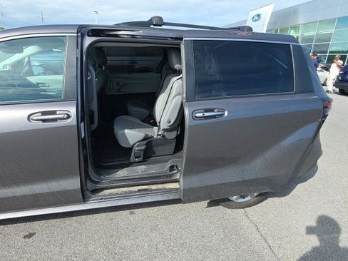 Used 2024 Toyota Sienna XLE w/ XLE Plus Package AWD/4WD image 13
