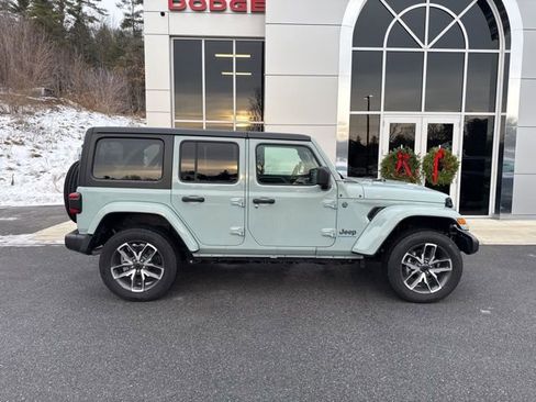 Used 2024 Jeep Wrangler Unlimited w/ Convenience Group image 7