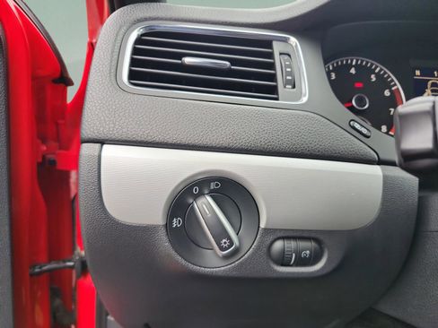 Used 2012 Volkswagen Jetta GLI image 14